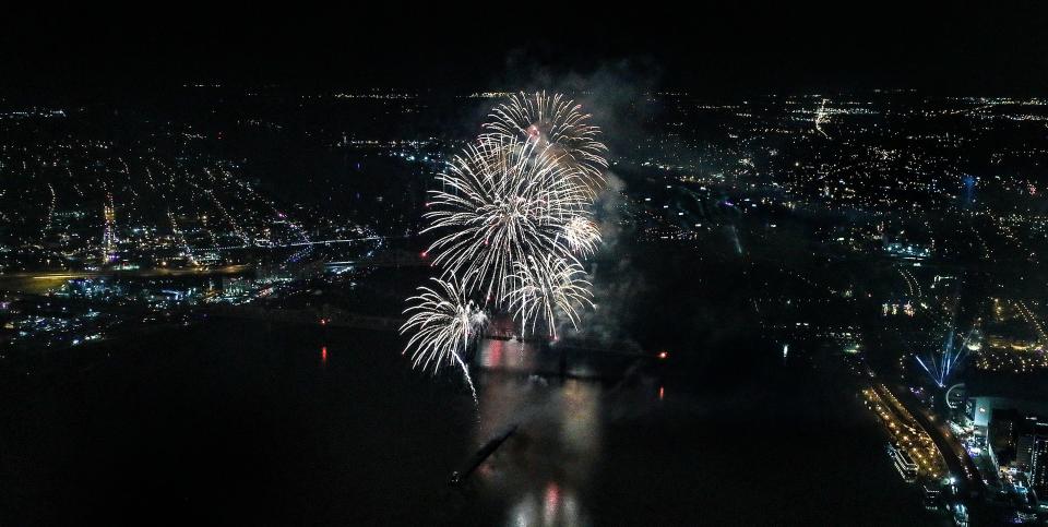 Fireworks light up Louisville and southern Indiana as Thunder Over Louisville kicks off the Kentucky Derby Festival.April 13, 2019