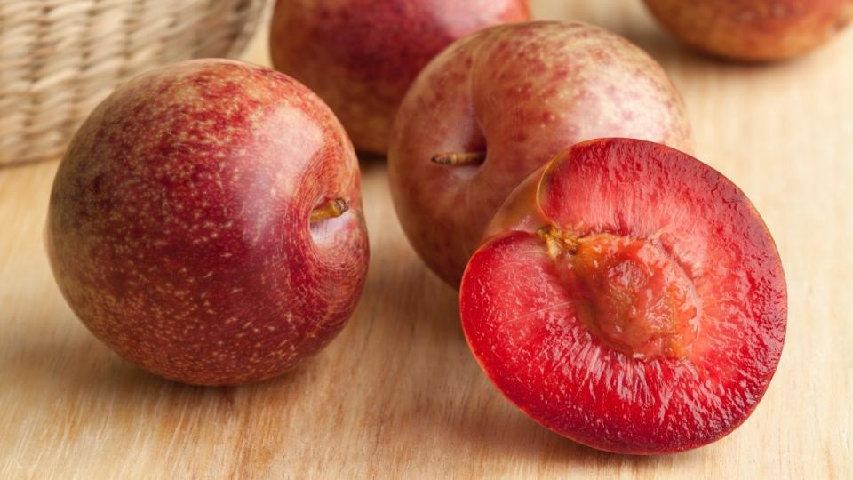 Pluots, hybrid fruits made of plums and apricots