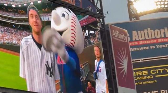 Mets mascot smashed whipped-cream pie in the face of an