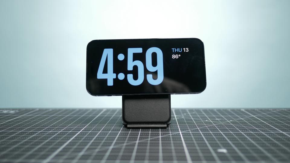 ios 17 standby mode digital clock