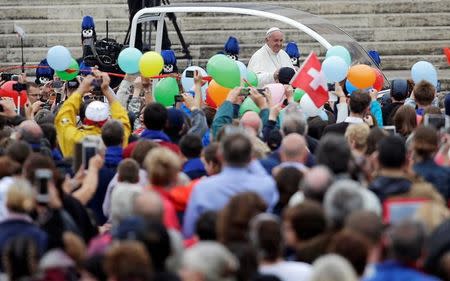 Pope Francis waves as he arrives to lead the general audience in Saint Peter's Square at the Vatican October 26, 2016. REUTERS/Max Rossi