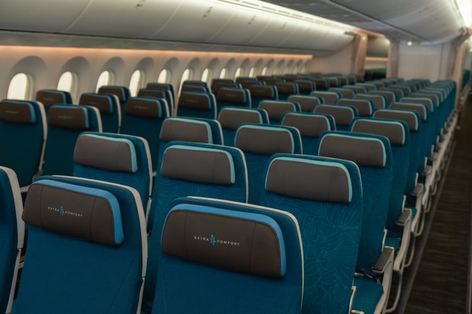 Blue standard seating in Hawaiian Airlines new Boeing 787-9 Dreamliners' main cabin.