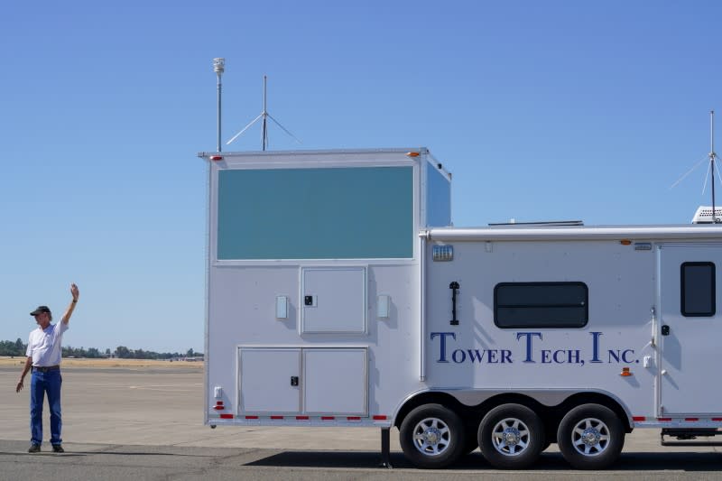 California man uses mobile air traffic tower to fight fires