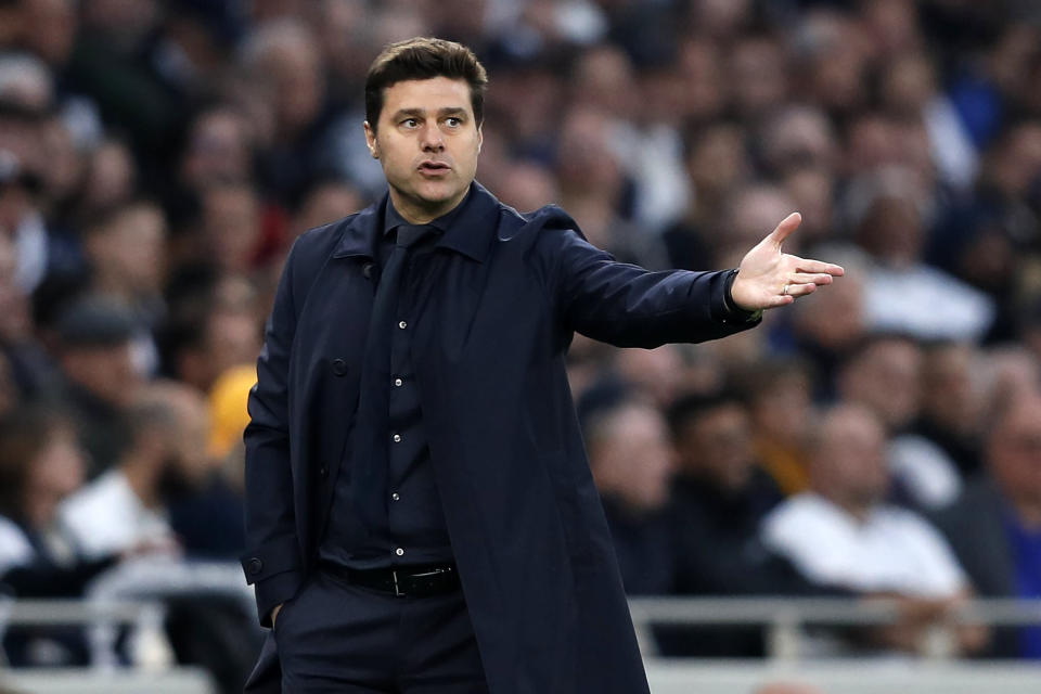Tottenham Hotspur's Argentinian head coach Mauricio Pochettino gestures (Photo by Adrian DENNIS / AFP) 