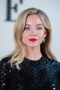 sydney-sweeney-earrings-3