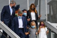 <p>Nicolas Sarkozy, son épouse Carla et leur fille Giulia, samedi à La Baule pour le mariage de Franck Louvrier. </p>