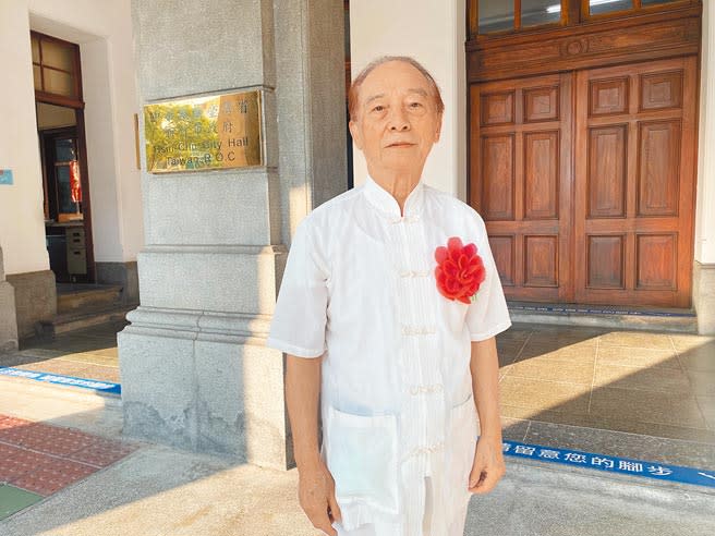 當年爭取新竹縣市分家、竹市升格的首屆市長施性忠，接受本報專訪表示將誓言反對竹竹併。（陳育賢攝）