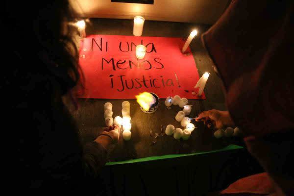 Mujeres se manifiestan ante la ola de violencia que hay en Michoacán.