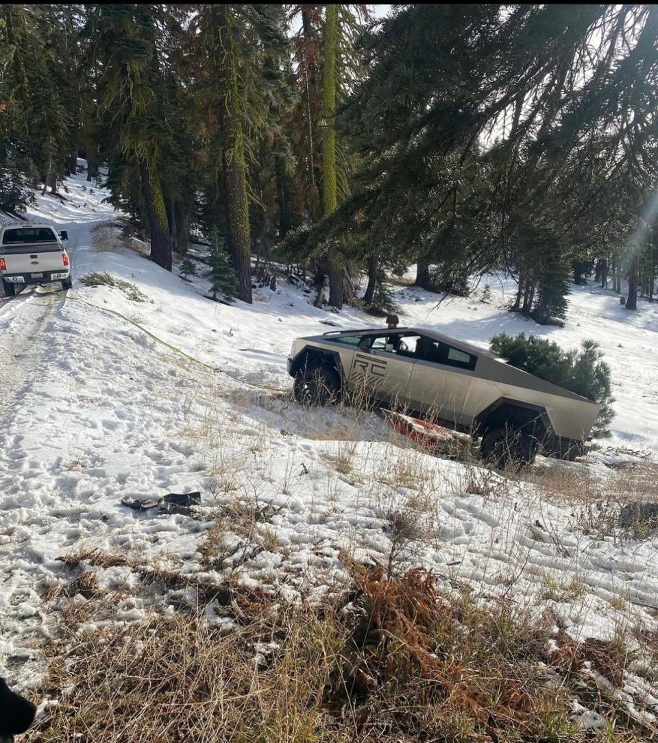 A video shows a Cybertruck getting towed by a Ford pickup.