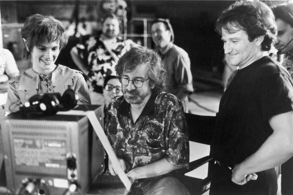 Actors Julia Roberts and Robin Williams watch daily production footage with director Steven Spielberg on the set of his film, 'Hook,' 1991. (Photo by Columbia Tristar/Getty Images) 