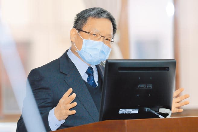 財政部長蘇建榮表示，考量到疫情，今年所得稅申報將全面延長到6月30日。（黃世麒攝）