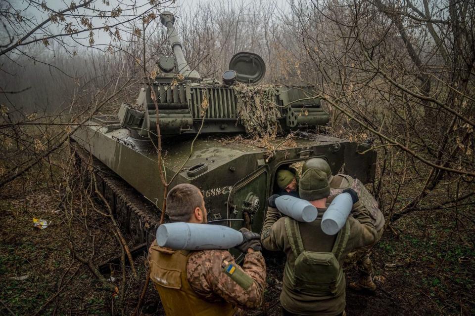 Ukraine artillery 2S1 Gvozdika self-propelled howitzer Bakhmut Donetsk