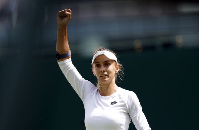 Lesia Tsurenko celebrates beating Jodie Burrage 