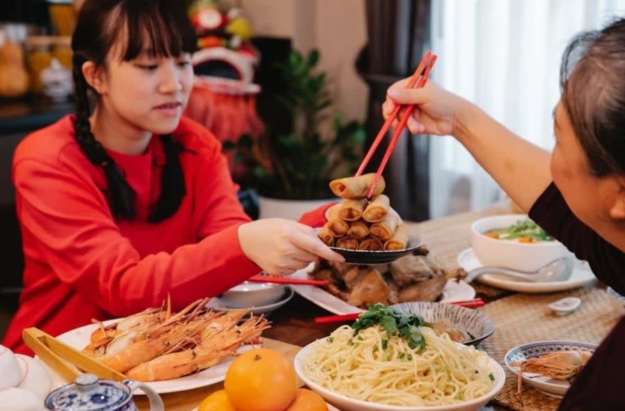 太想吃臘肉！她公寓外「曬6塊豬肉」成鄰居惡夢：衣服全醬汁