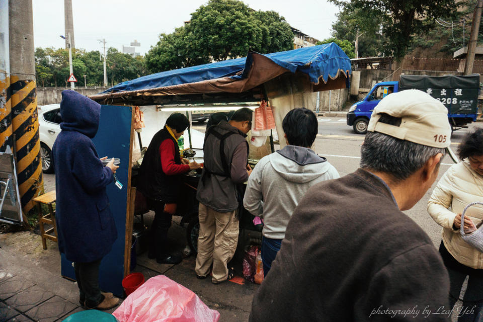 建功一路無名肉圓三輪車,建功一路糯米湯餃,建功一路無名餛飩,新竹美食小吃,新竹必吃,新竹隱藏版美食,新竹隱藏版肉圓,新竹無名肉圓,新竹在地美食