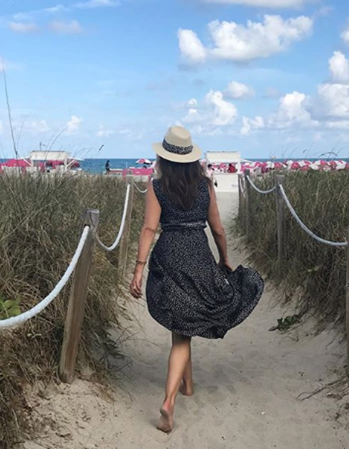 <p>Entspannt am Strand ist Model-Kollegin Cindy Crawford. Sie genoss das sonnige Wetter in Florida und pilgerte zum Wasser. Für die Fans gab es dieses Urlaubsfoto, das Lust auf Sommer, Sonne und Meer macht. (Bild-Copyright: cindycrawford/Instagram) </p>