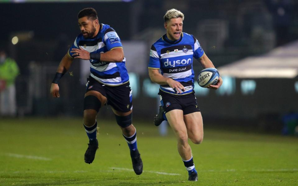 Rhys Priestland (right) breaks to score the first try during the Gallagher Premiership match at the Recreation Ground, Bath - PA