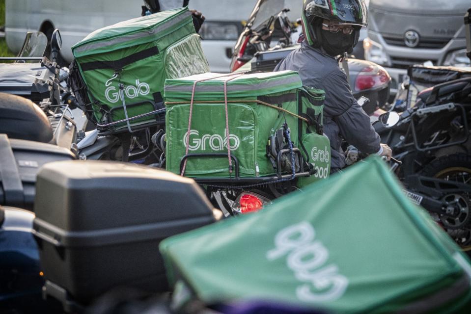 A GrabFood delivery rider in Singapore, on Wednesday, May 18, 2022.  (Bryan van der Beek/Bloomberg)