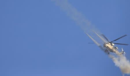 An Iraqi air force helicopter fires missiles at Islamic State militants in Hammam al-Alil, south of Mosul, Iraq November 6, 2016. REUTERS/Thaier Al-Sudani