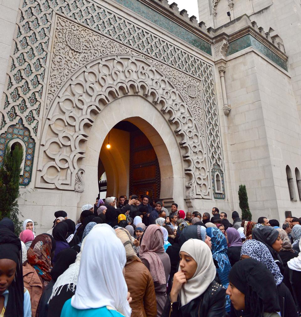 French Muslim women outside the Grande Mosque of Paris on the first day of Eid al-Adha in&nbsp;2012. Only a small minority of France's Muslim women wear full-face veils. (Photo: MIGUEL MEDINA via Getty Images)