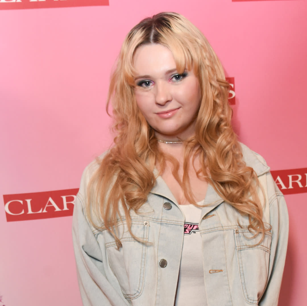  Abigail Breslin attends Clarins' new product launch party at Private Residence on March 15, 2024 in Los Angeles, California. 
