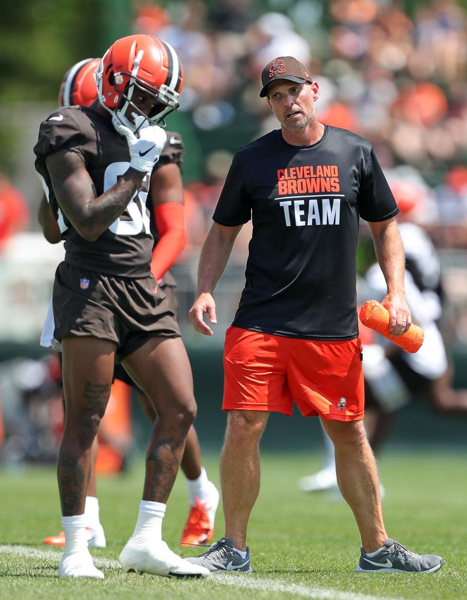 Cleveland Browns pass game coordinator Chad O'Shea works with the wide receivers during the NFL football team's football training camp in Berea on Wednesday.