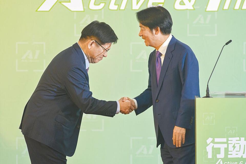 準總統賴清德（右）25日公布新任內閣成員，總統府祕書長林佳龍將接任外交部長。（杜宜諳攝）