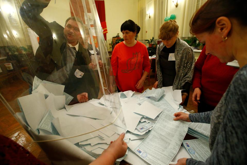 Members of a local election commission empty a ballot box before starting to count votes during the presidential election at a polling station in a settlement in Smolensk Region, Russia March 18, 2018.&nbsp; (Photo: Vasily Fedosenko / Reuters)