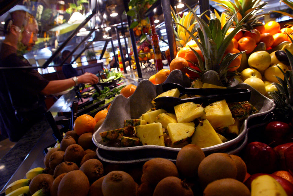 Before the coronavirus, patrons at a Sizzler in Atwater Village, California, helped themselves at the salad bar. Sizzler has since converted to tableside salad service. (Photo: Richard Hartog via Getty Images)