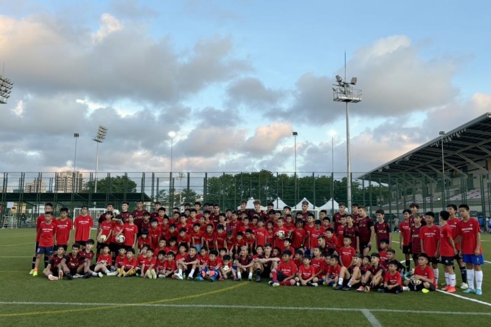 ▲西甲卡迪斯足球俱樂部與高雄Attackers FC U12相見歡。(圖/健身工廠提供)