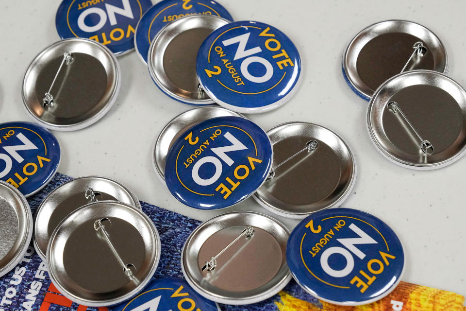 'Vote No' pins at the Kansans for Constitutional Freedom canvassing training session in Overland Park on July 23.<span class="copyright">Arin Yoon for TIME</span>