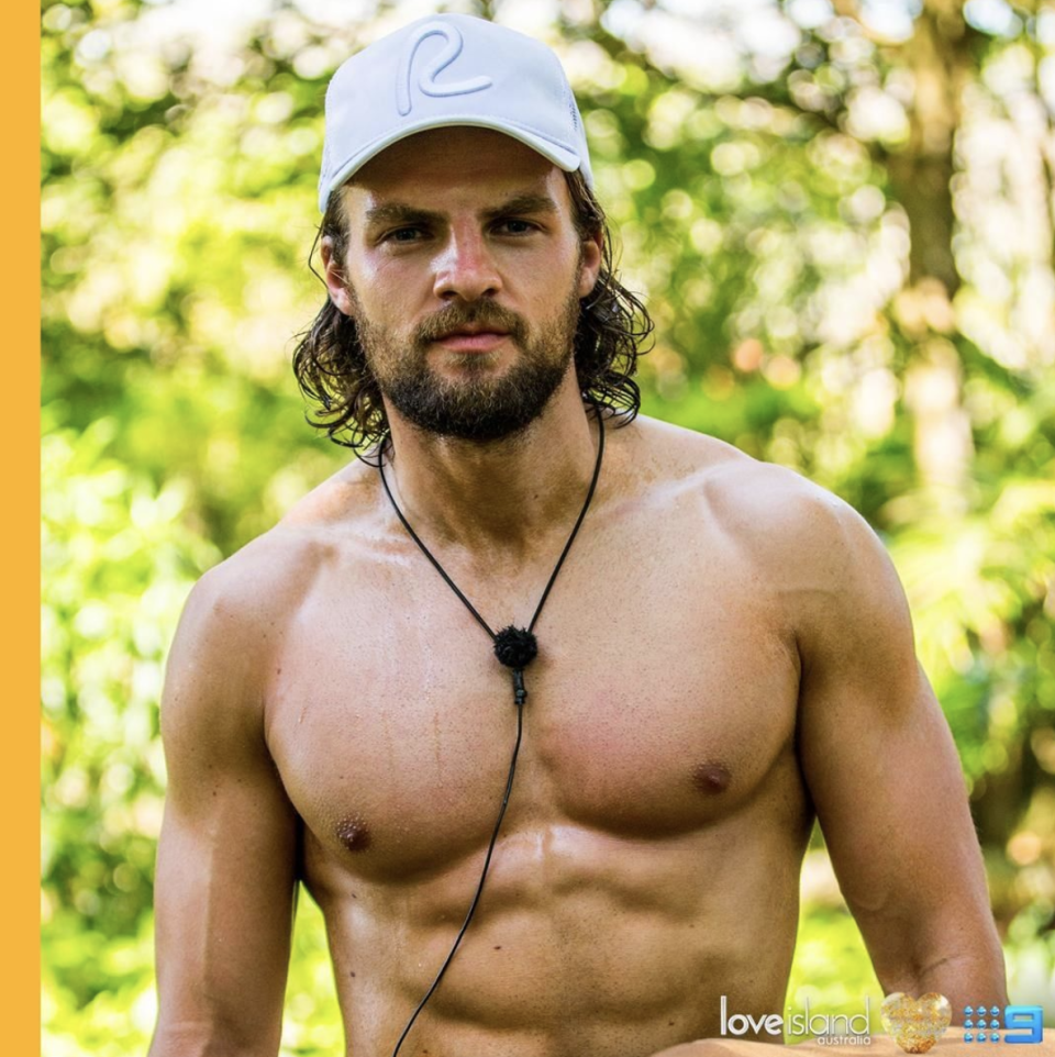 A photo of Love Island star Eoghan Murphy shirtless wearing a white cap.