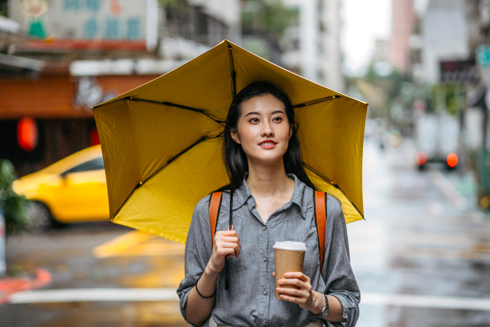 今（9日）華南雲雨區東移，台灣北部地區有短暫雨，中部、東半部地區有局部短暫雨，南部地區亦有零星短暫雨。（示意圖／Getty Images）