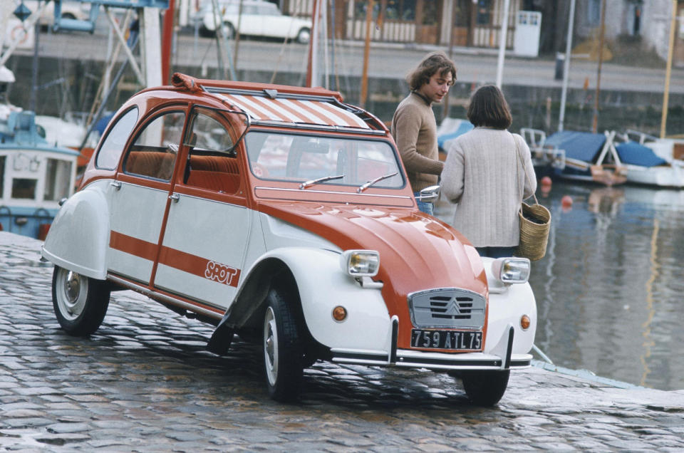 <p><strong>USED IN: </strong></p><p><strong>CITROËN</strong>: 2CV (pictured), Acadiane, Ami, Bijou, Dyane, Mehari.</p>
