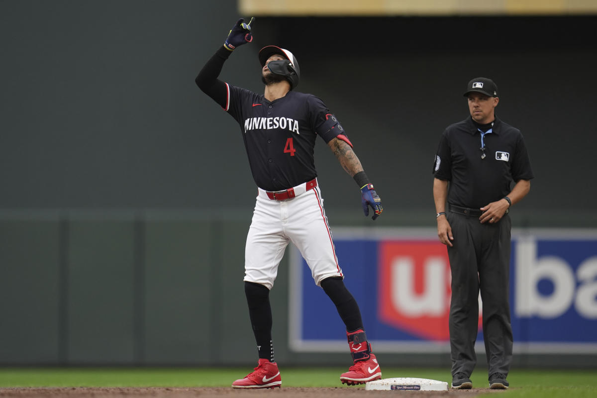 Twins rally to beat Rays 7-6 on Santana’s pinch-hit single in 9th and push win streak to 6