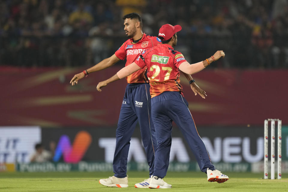Punjab Kings' Vidwath Kaverappa, left, celebrates with teammate Shashank Singht he wicket of Royal Challengers Bengaluru's Will Jacks during the Indian Premier League cricket match between Punjab Kings and Royal Challengers Bengaluru in Dharamshala, India, Thursday, May 9, 2024. (AP Photo /Ashwini Bhatia)