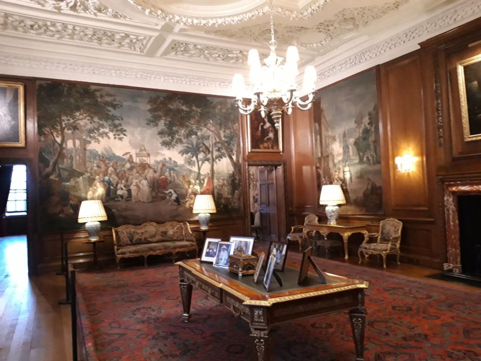 holyrood palace sitting room