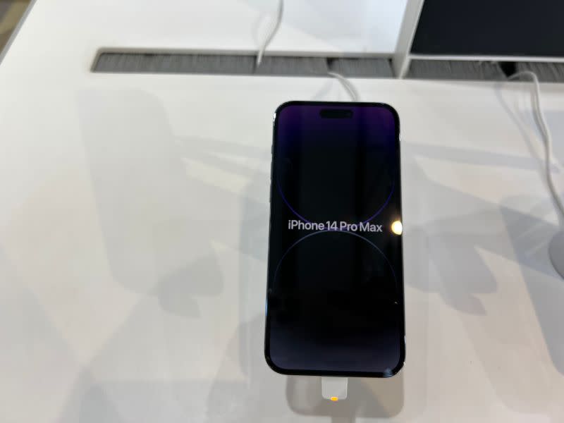 ▲好市多開賣iPhone Pro和iPhone Pro Max，開店15分鐘內即售完。（圖／記者張志浩攝）