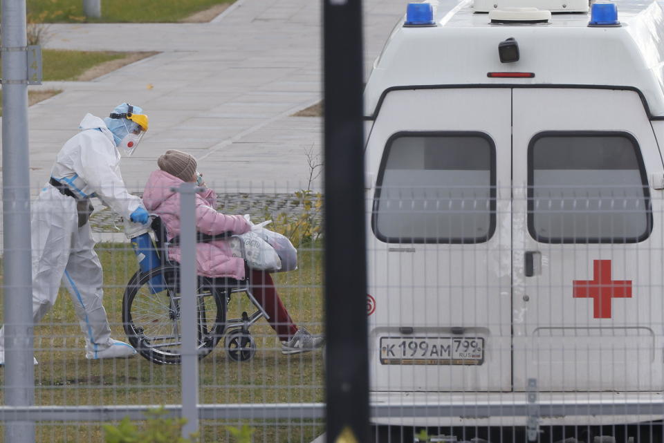 A health worker transports a COVID-19 patient at the Kommunarka Hospital in Moscow, Russia, October 18, 2021. / Credit: Sefa Karacan/Anadolu Agency/Getty