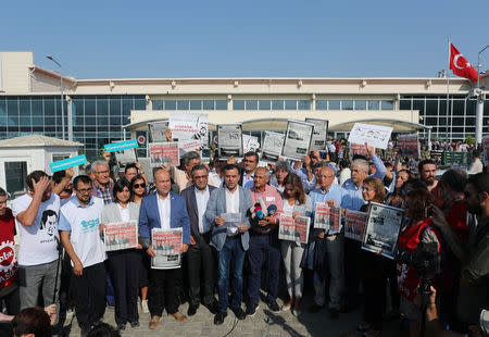 Lawmakers and press freedom activists hold copies of the Cumhuriyet newspaper during trial of 17 writers, executives and lawyers of the secularist Cumhuriyet newspaper in Silivri near Istanbul, Turkey, September 11, 2017. REUTERS/Osman Orsal
