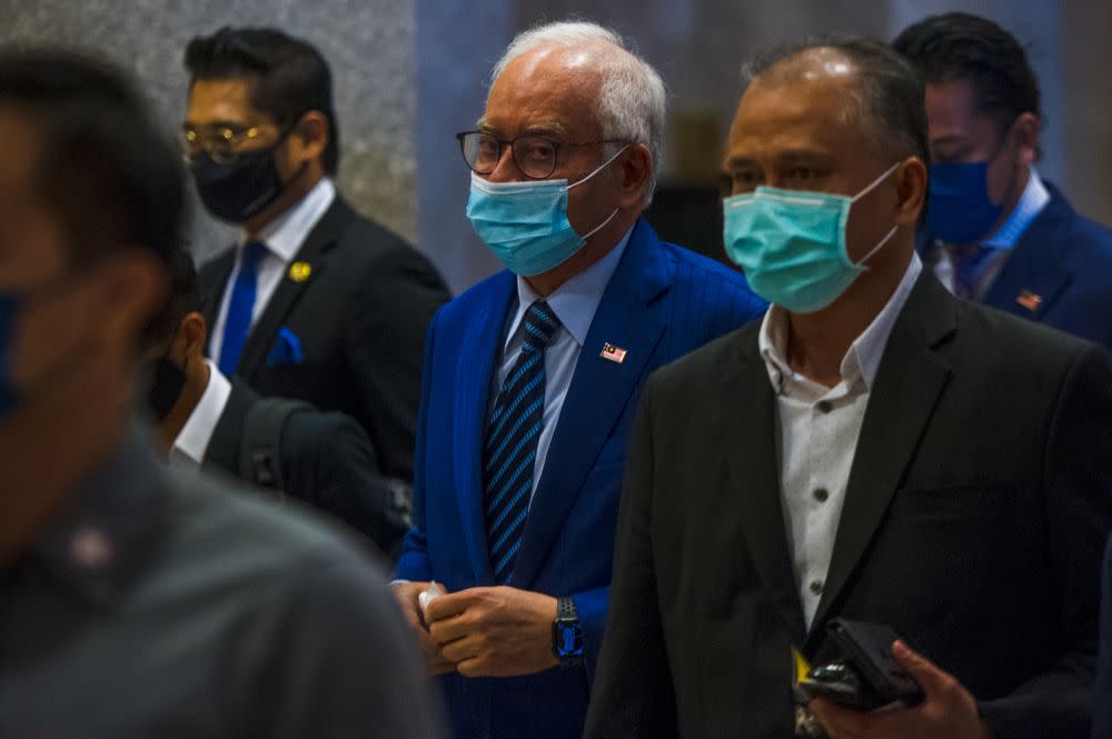 Datuk Seri Najib Razak arrives at the Court of Appeal, Putrajaya April 27, 2021. — Picture by Shafwan Zaidon