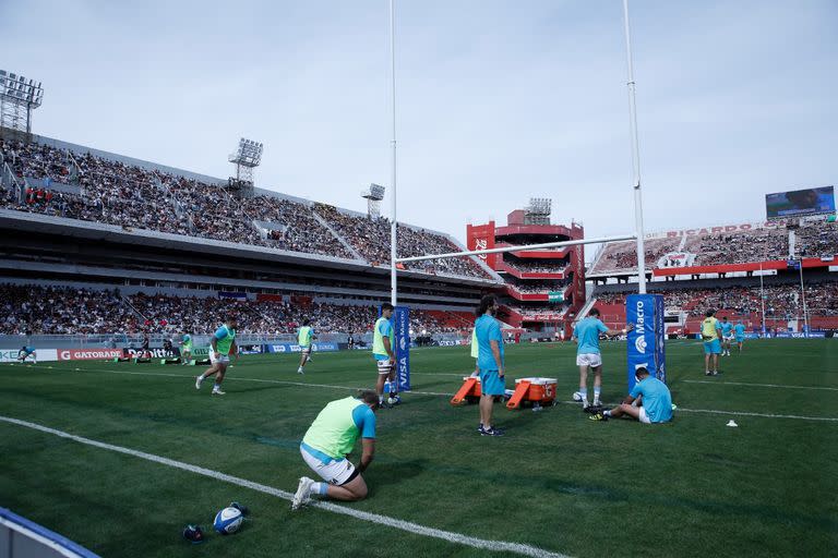 La gente del rugby acompañó desde temprano a los Pumas