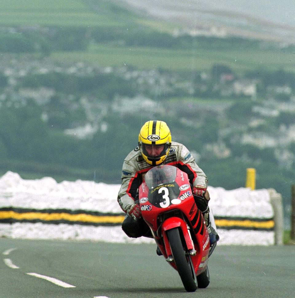 3 Jun 2000: Joey Dunlop at Guthries on his way to victory in the Ultra-Lightweight class during the Isle of Man TT - Ian Walton/ Getty Images