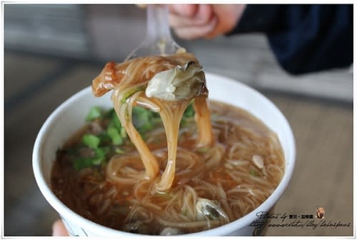 【食記】基隆。隱藏版平民美食!!麥金路阿Q大腸蚵仔麵線，這輩子吃過最好吃的麵線~