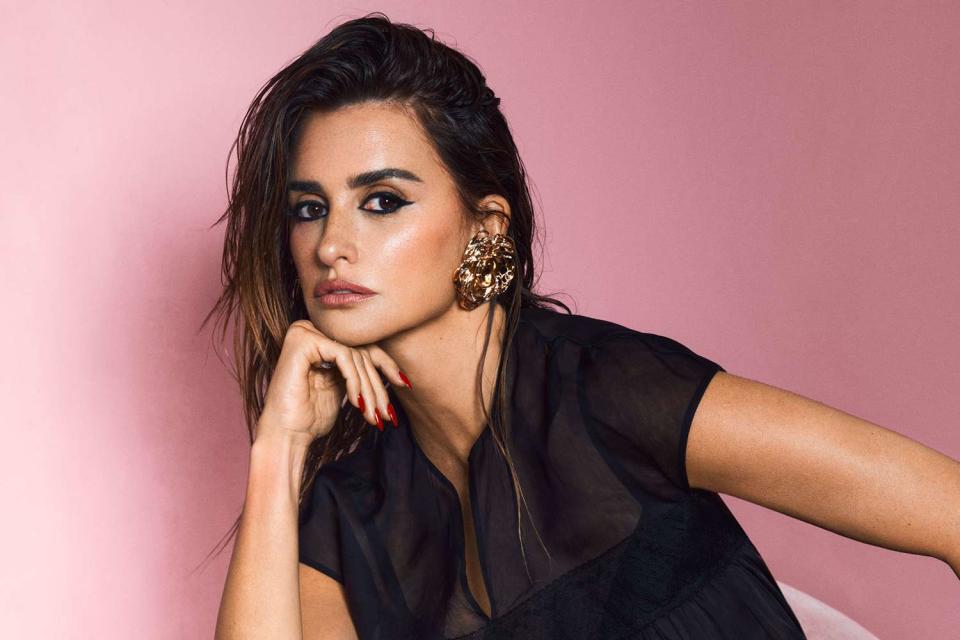 <p>Photography by Zoey Grossman</p> Penélope Cruz for ELLE