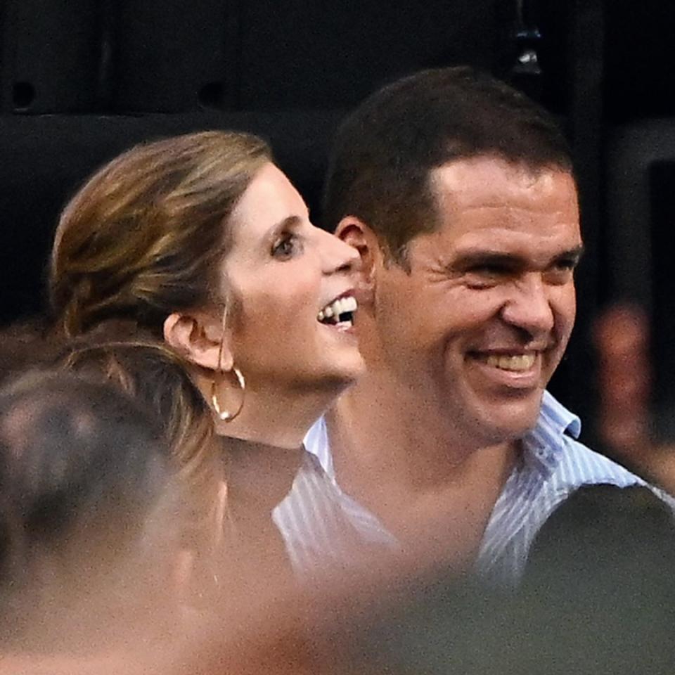 HOLA 4172 MARGARITA VARGAS Y LUIS ALFONSO DE BORBÓN EN EL CONCIERTO DE LUIS MIGUEL