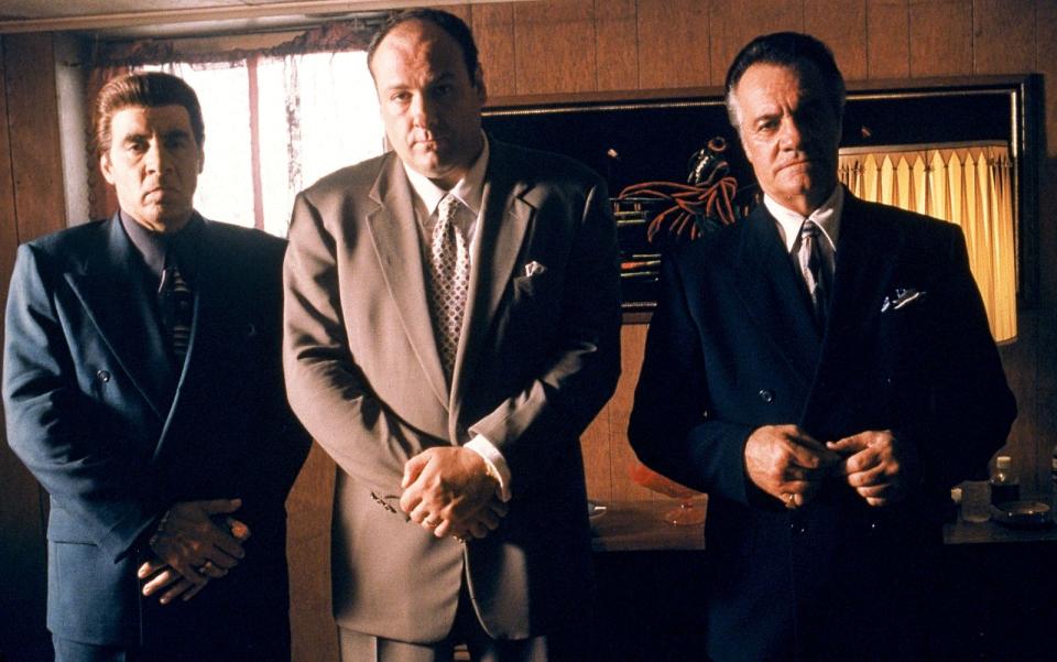 James Gandolfini (Mitte) spielte in der HBO-Serie "Die Sopranos" Tony Soprano an der Seite von Steven Van Zandt (links) als Silvio Dante und Tony Sirico als Paulie Walnuts. (Bild: Getty Images)