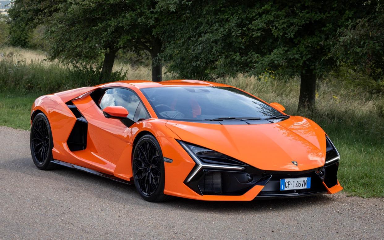 Lamborghini Revuelto in orange