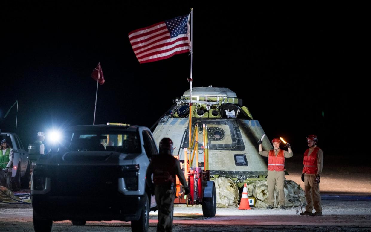 Boeing and Nasa teams arrive at White Sands, New Mexico, after the Boeing Starliner spacecraft landed without its crew