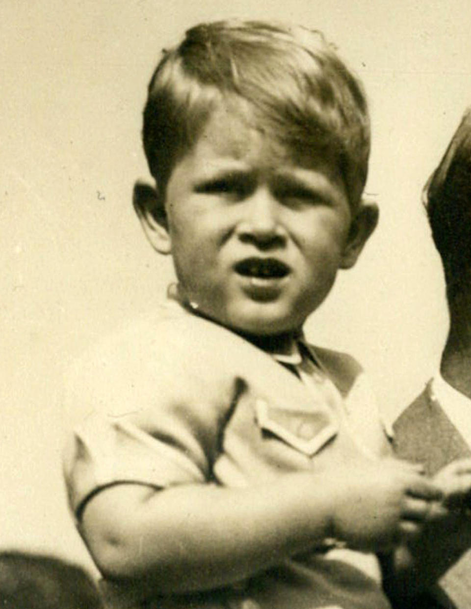 <p>Auch wenn dieser kleine Königsspross mittlerweile ein paar Haare lassen musste, sein Markenzeichen – die abstehenden Ohren – hat er behalten: Prinz Charles im Alter von vier Jahren. Bild: ddp </p>